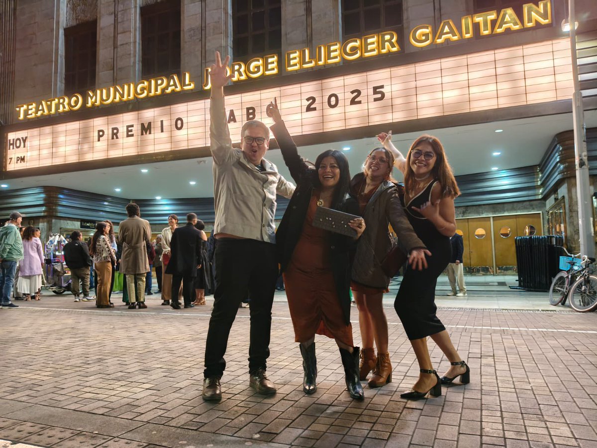 Silber Meza (@silbermeza) on Twitter photo Ganamos el premio Gabo.
<a href="/El_Universal_Mx/">El Universal</a> en alianza con LightHouseReports y El WPost.
Foto de <a href="/AleCrail/">Alejandra Crail</a> Ganamos el premio Gabo.
<a href="/El_Universal_Mx/">El Universal</a> en alianza con LightHouseReports y El WPost.
Foto de <a href="/AleCrail/">Alejandra Crail</a>