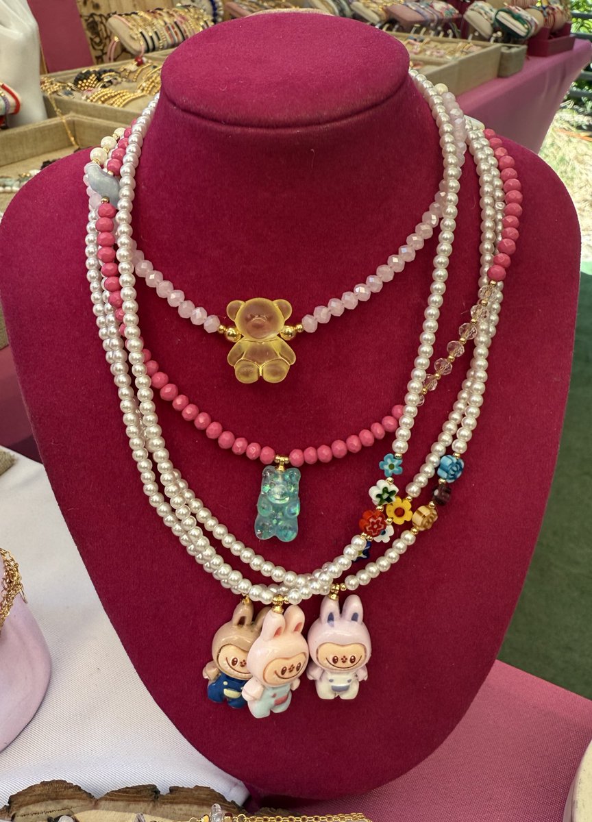 vinsbinn's tweet image. should i get these labubu pendants for her?