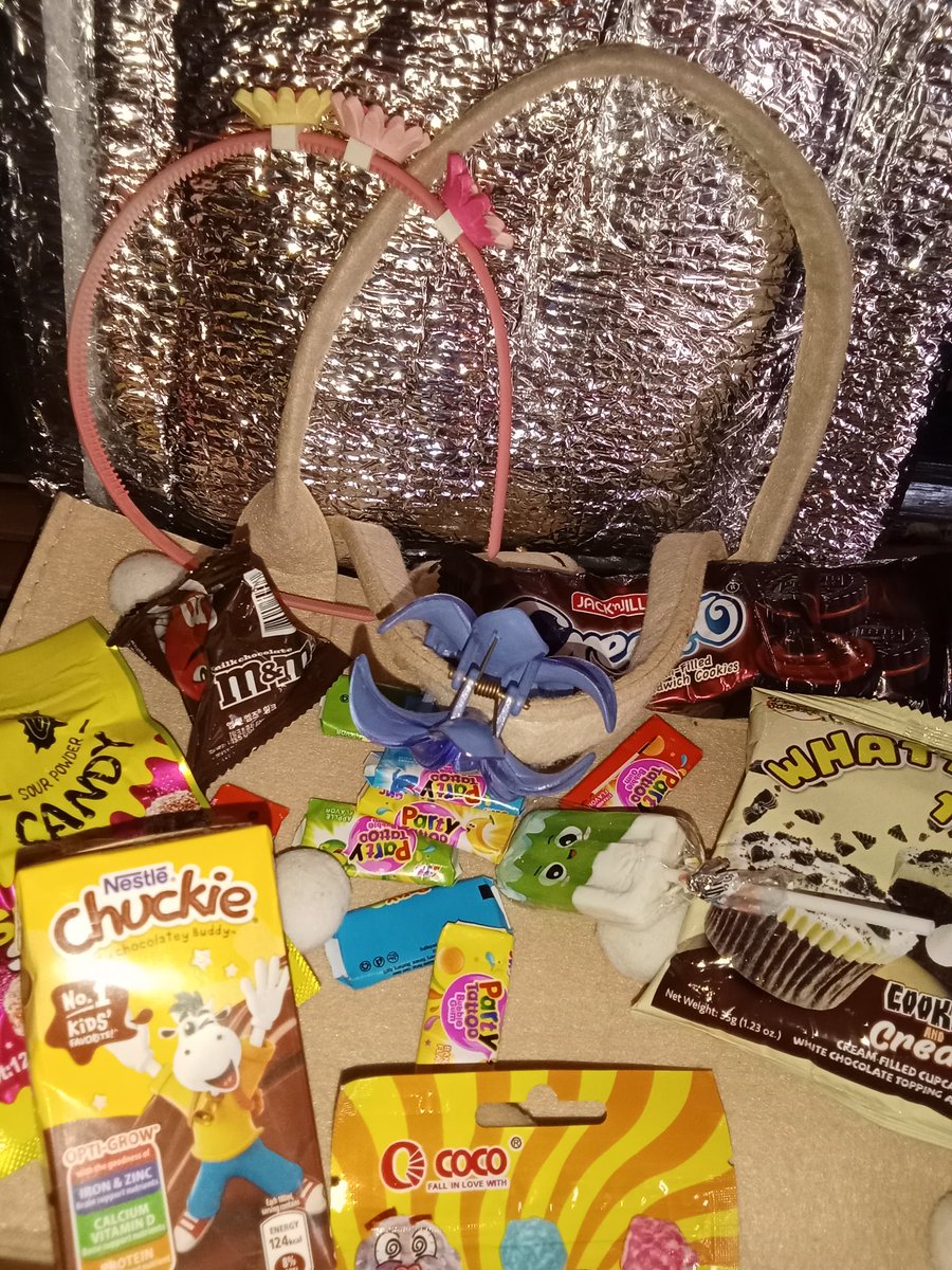 taehvtannie_'s tweet photo. [—⁠☆ @beanbeannie25 | #BeanProofs*⁠.⁠✧]

—gift received! this is my 2nd time na naka receive ng gift from u ate bean. nakakaheal ng inner child kasi ito baon at binibili ko noon HAHAHA. nagustuhan din ni mama yung bag. tenchuu po!! https://t.co/U7lWlpueU2