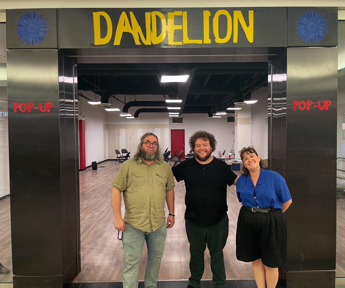blackzerodisc's tweet image. Black Zero’s Stephen Broomer with Derek Jenkins and Cayley James, after a presentation of Josephine Massarella’s films in 16mm at the Dandelion Film Collective’s pop up at the Jackson Square Mall in Hamilton. You can see Josie’s work on our release Green Dreams, available now!