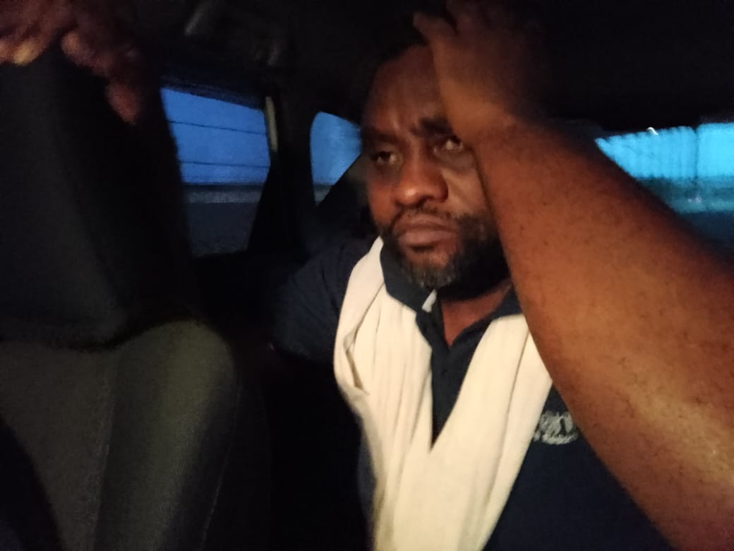 Proof of life, although he seems distraught, he is ALIVE!!
Mwabili Mwagodi is with <a href="/VOCALAfrica_/">VOCAL Africa</a> now headed to hospital.