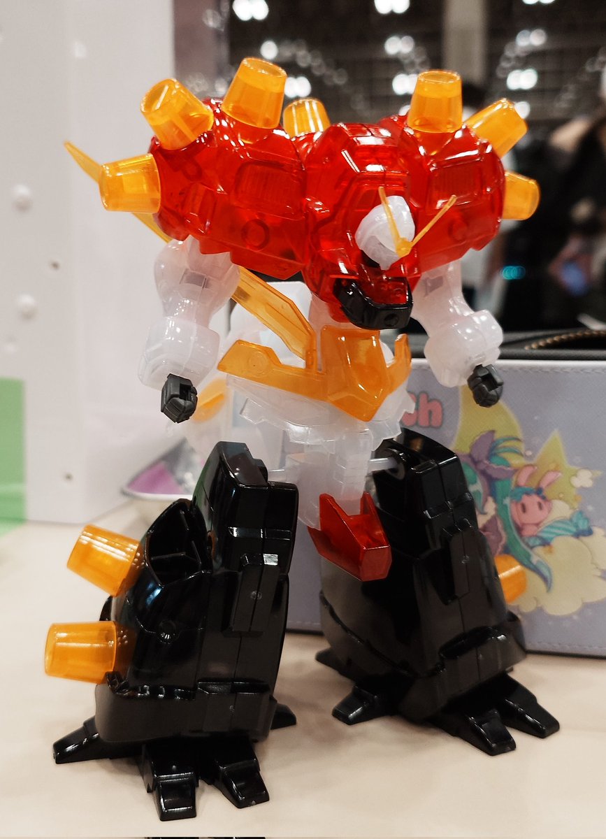 gadeko_ch's tweet image. ( ˇωˇ )関様の館内放送の中、デビルガンダムが組み終わったがで
ギギギギギ…キュッキュッていってパーツがハマりきらん