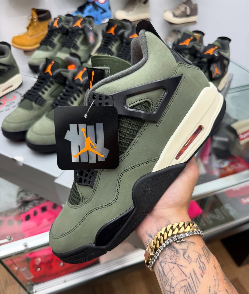 JustFreshKicks tweet media
