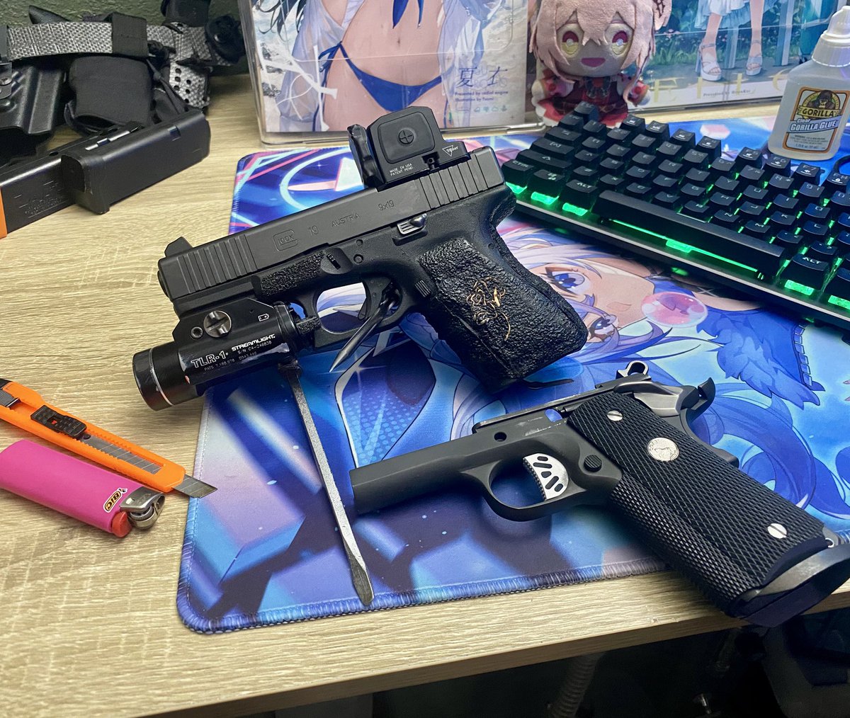 Ro22_Alter's tweet image. The adhesives on my grips were failing during dryfire today, so decided to precisely cut & remove parts to simplify it. Turned out pretty decent & still grips well!
Ended up using the 1911’s grips as a reference, someday I would like to stipple it myself after practice.