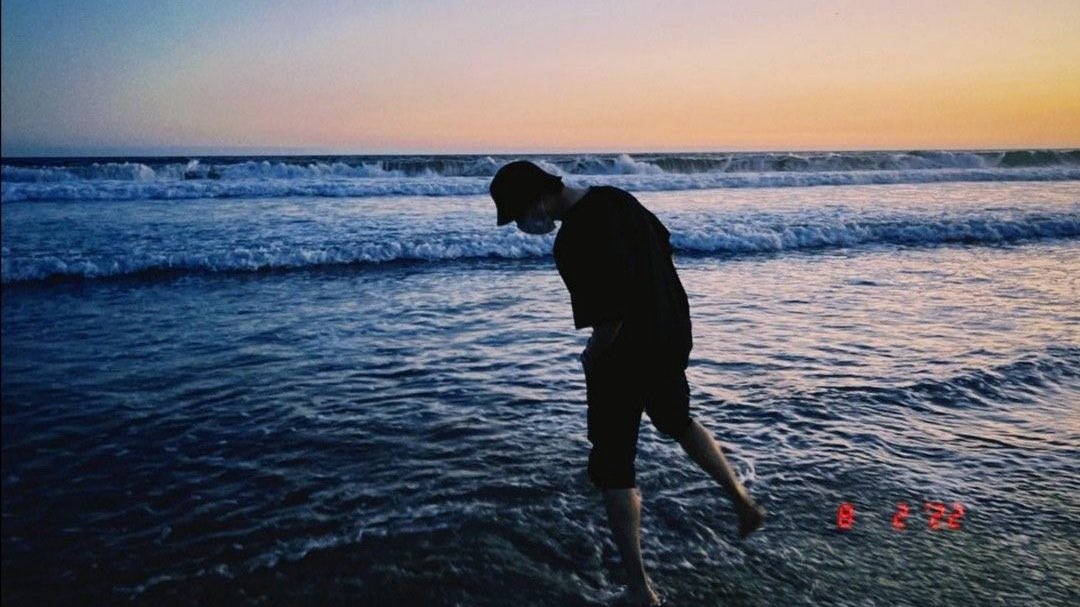 librafolders's tweet image. jimin by the sea