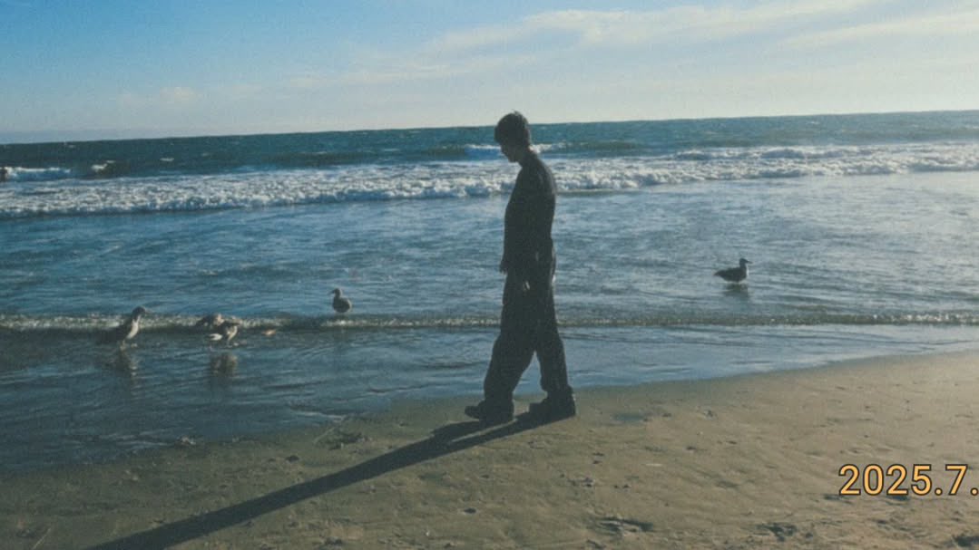 librafolders's tweet image. jimin by the sea