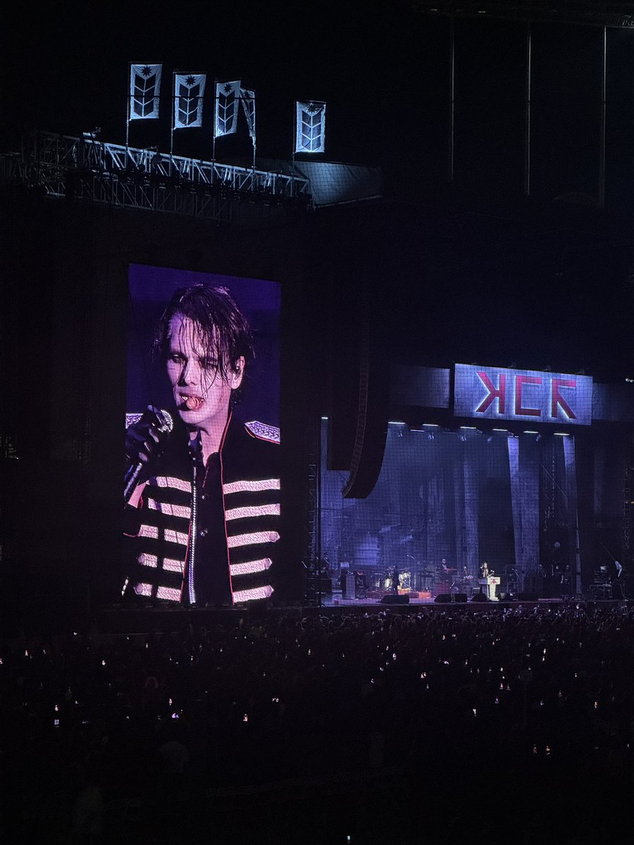 Crazy to think about how long I’ve followed this band. So cool to see Dodgers stadium packed out for MCR.