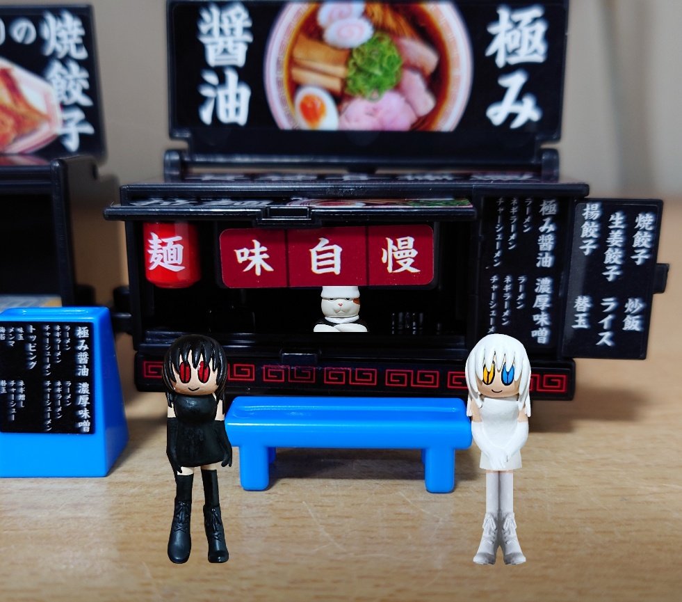 fudgebitter's tweet image. 天使ねこ「そろそろお昼ね」
悪魔ねこ「今日のお昼ゴハンはチャーハン大盛りにするさ♪」
猫のラーメン屋さん「へい、チャーハン大盛りお待ち!」