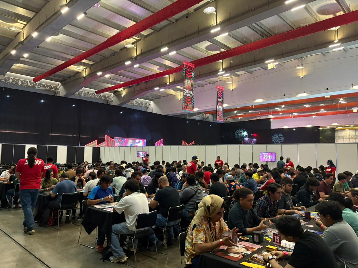 Elpoki_mx's tweet photo. Fuimos a participar al @sfactorgaming  perdimos pero wey participe en un #smashFactor
#pokemonTCG https://t.co/Xag2yNJfML