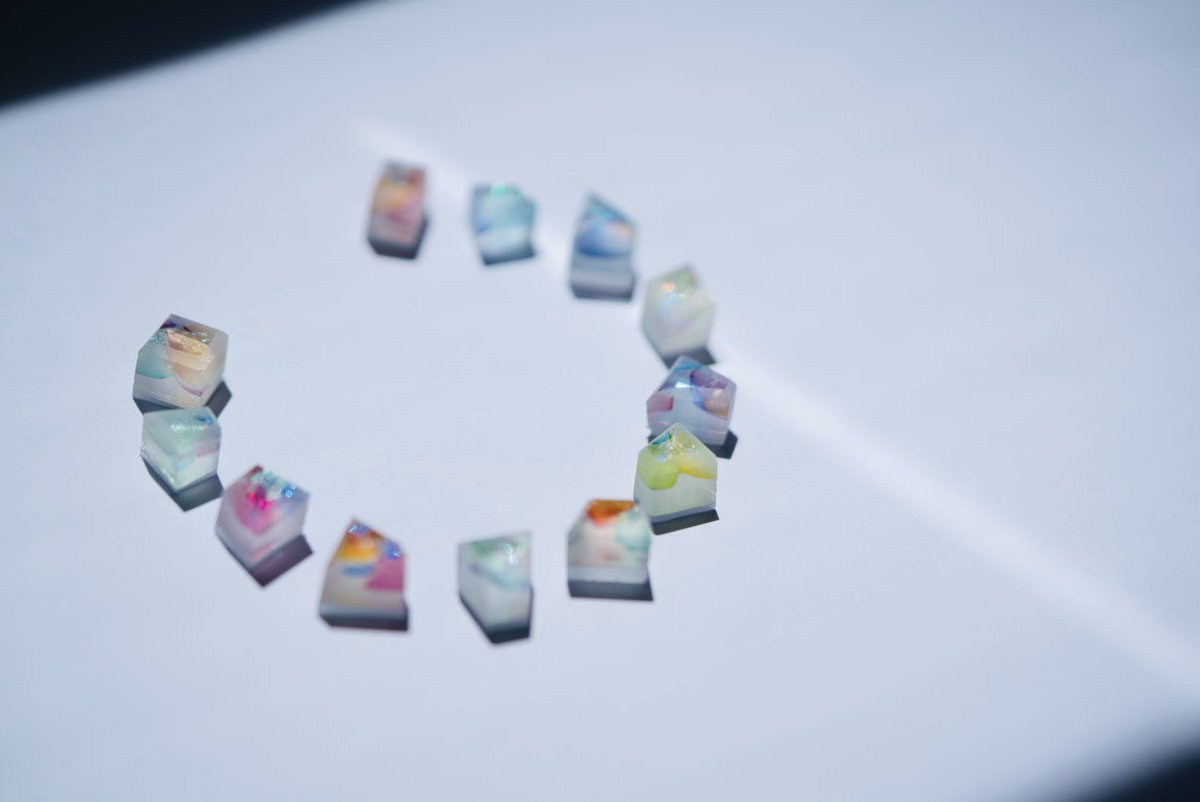 milleglass's tweet image. ガラスのかけらたち、可愛くできているので見てください…💫