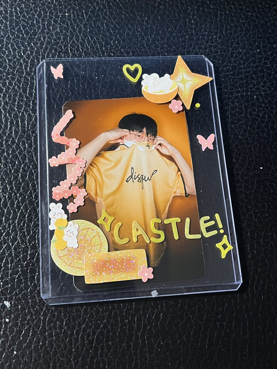chovycheeks's tweet image. ANY #disguised FANS WANT THIS SHITTY PHOTOCARD I DECO’D LMK!!