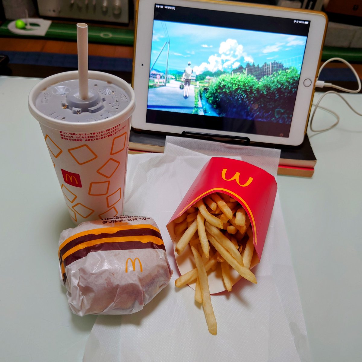 lino_hiz's tweet image. お昼🎵お昼🎵約１年ぶりのマック😂ダブチって初めて注文した👍美味しいのね✨