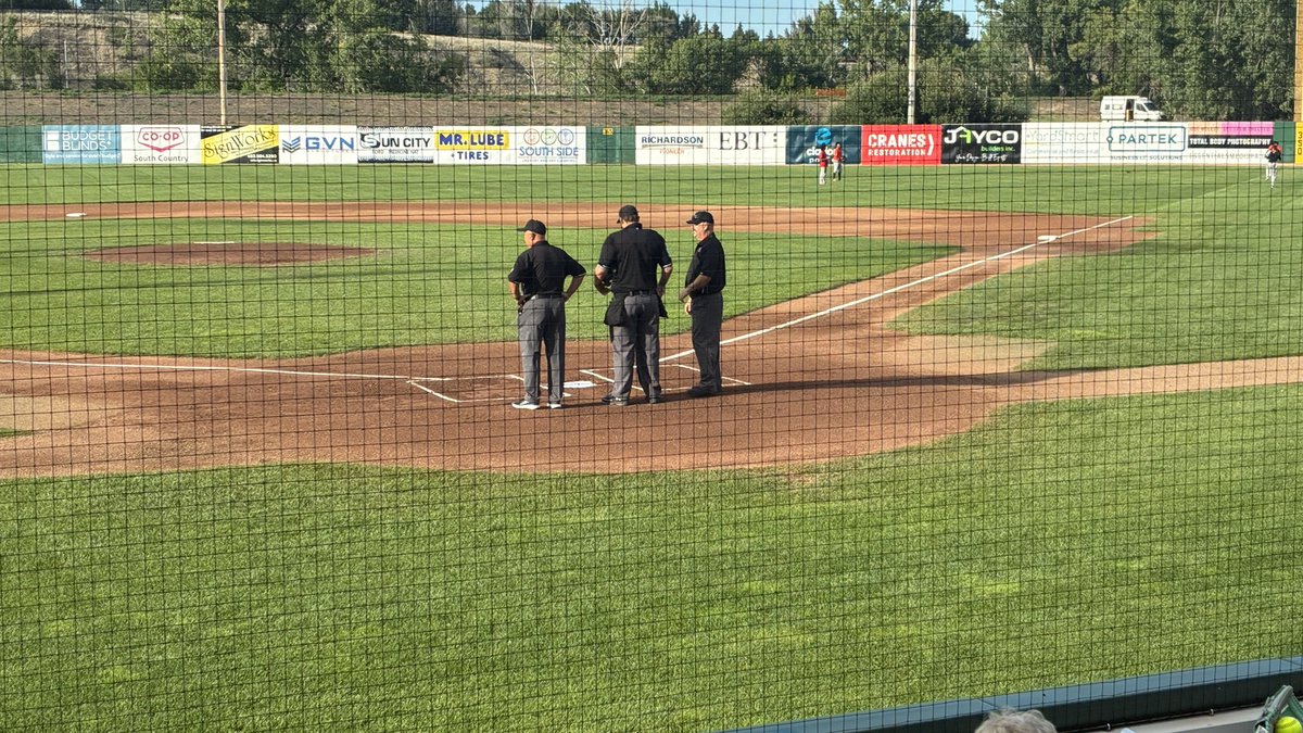 mhmavericks's tweet image. A no-doubter for the Mavs on Saturday night against Swift Current. Carter Roth 🇨🇦 (Stratford, ON) and Jeremy Freeman Jr 🇺🇸 (Chicago, IL) lead the way with 4 RBIs each.
One more home game until playoffs! See you Monday!
SC 🌾 4
MH 🐴 24 (F)
westernfinancialgroup.ca | @wcbleague