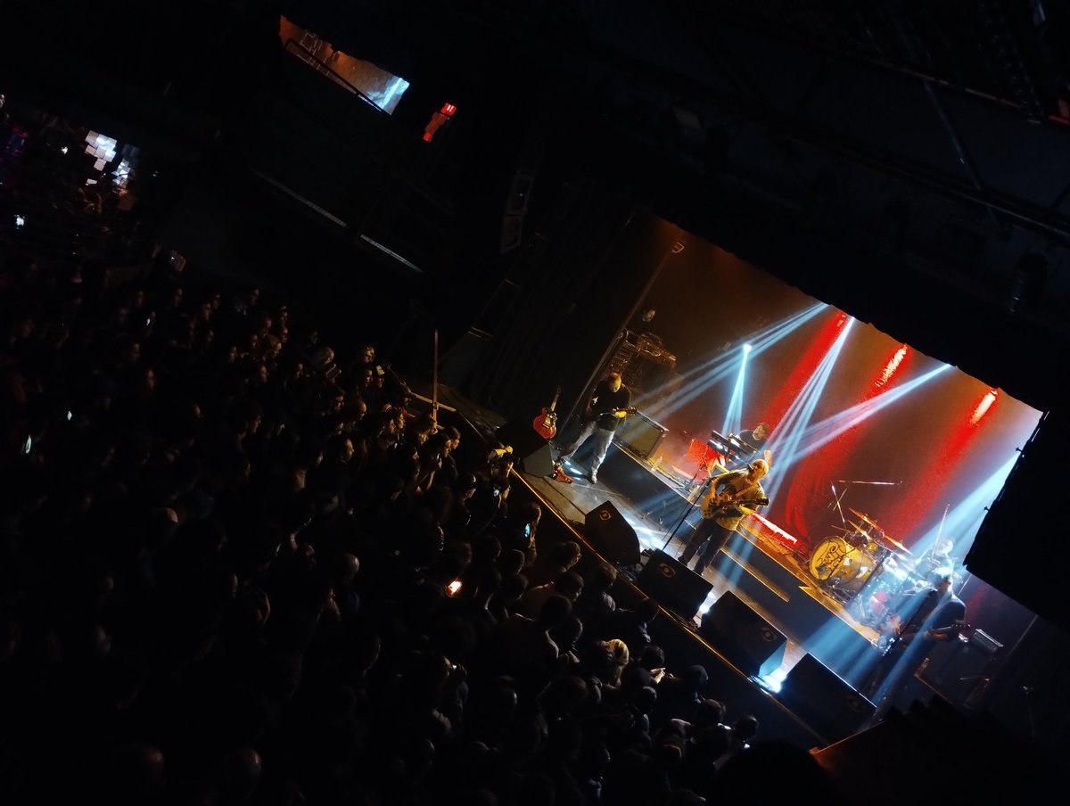 Eduardo Fabregat (@efabregat) on Twitter photo Posta que <a href="/PezdeBsAs/">Pez de Buenos Aires</a> está sonando como nunca. Tremendo show con Los Orfebres y más en <a href="/niceto_club/">Niceto Club</a>. Posta que <a href="/PezdeBsAs/">Pez de Buenos Aires</a> está sonando como nunca. Tremendo show con Los Orfebres y más en <a href="/niceto_club/">Niceto Club</a>.