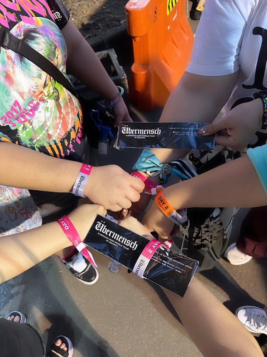 Kristine_GD's tweet image. Thank you, Jakarta and VIPs/FAMs! After Manila, Übermensch in JKT is most fun I had! The vibes from indo fans made GD very relaxed and playful with audience, organic moments like bird and neon girl, GREAT and caring organizers and concert - thank you from this PH visitor 🙏❤️