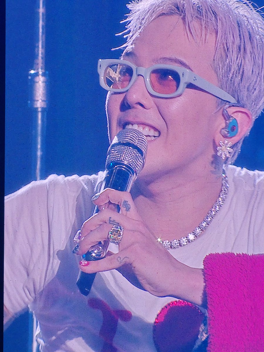 Kristine_GD's tweet image. Thank you, Jakarta and VIPs/FAMs! After Manila, Übermensch in JKT is most fun I had! The vibes from indo fans made GD very relaxed and playful with audience, organic moments like bird and neon girl, GREAT and caring organizers and concert - thank you from this PH visitor 🙏❤️