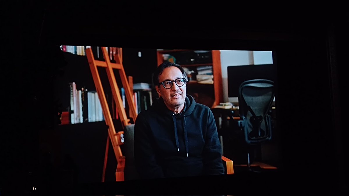 CinePREMIERE's tweet image. "Hacer cine te abre la puerta a mundos que en otras disciplinas tal vez estarían vetados", fueron algunas de las palabras que nos compartió Carlos Carrera, el ganador de la Medalla de la @filmotecaunam, anoche durante su homenaje en el @giffmx. ❤️🩹🎉
#GIFF2025 #MásCinePorFavor