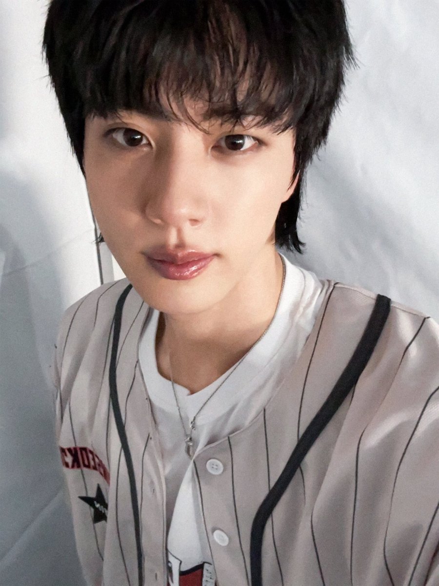 tinyminiemin's tweet image. eu não consigo explicar mas cada vez que eu vejo o seokjin ele tá mais lindo