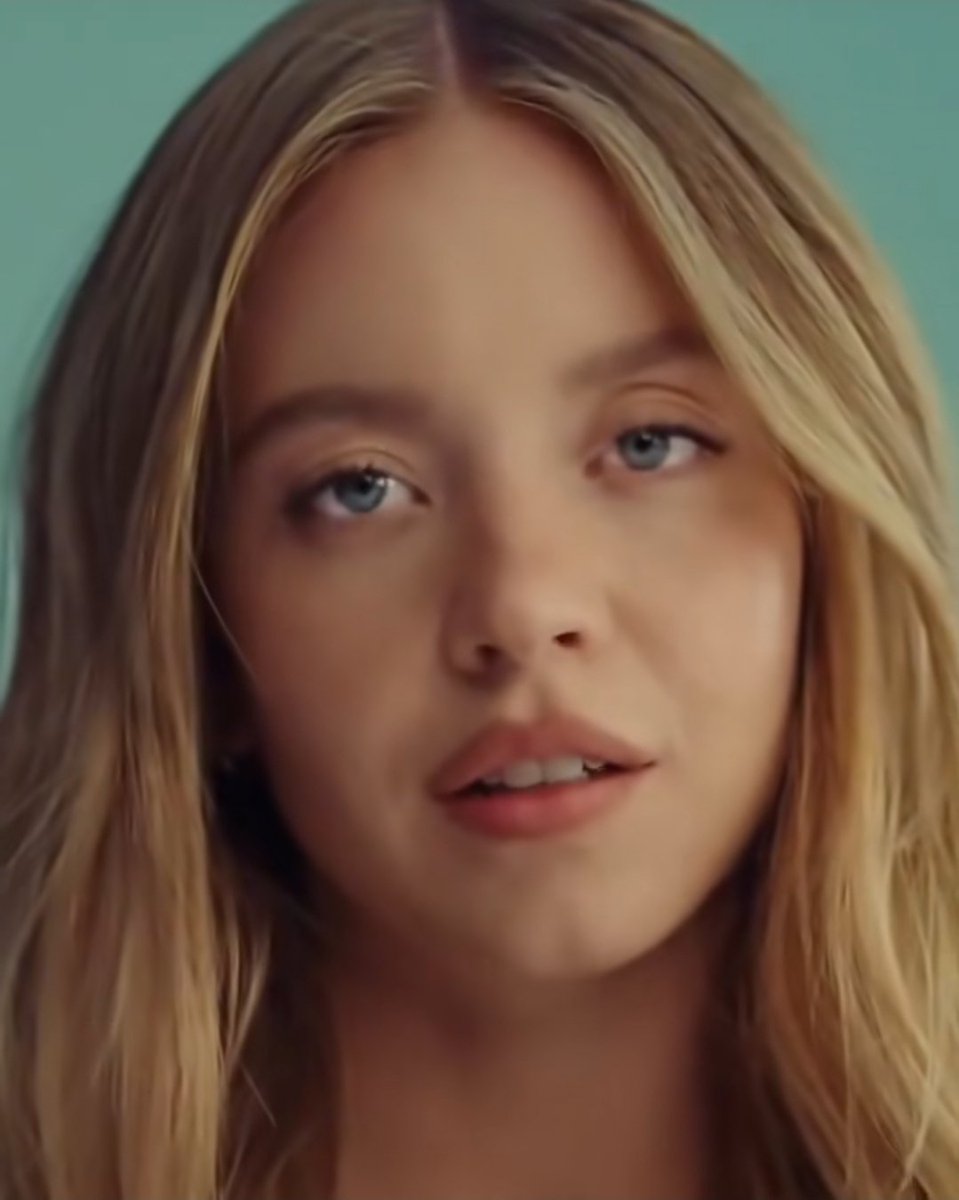 kels_orangejoe's tweet image. is it just me or are her eyes going two different ways #SydneySweeney #chopped