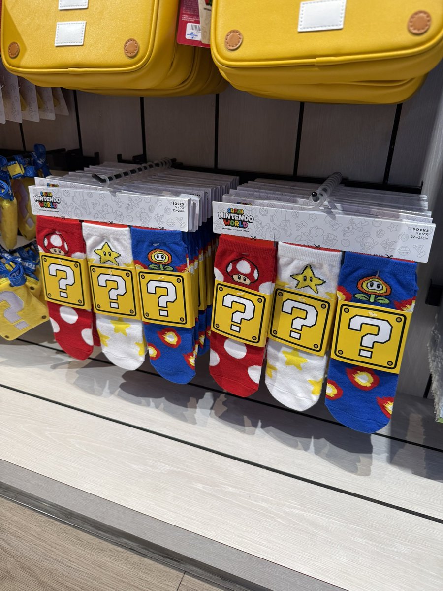 aic8_Usj's tweet image. めーっちゃかわいい靴下あった🥹
ファイアフラワーの柄ちゃんとファイアボール飛んでるの良い🥹🔥
#USJファン #USJグッズ