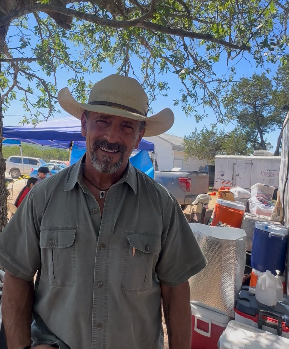 melfryzel's tweet image. When the Waters Rose, the Remnant Didn’t Wait.
Remnant Ministry didn’t pause for headlines or handshakes. We went straight to the people — boots in the mud, hearts on mission.
And the only public servant who truly showed up? @DocPeteChambers.
He didn’t bring a press team or a…