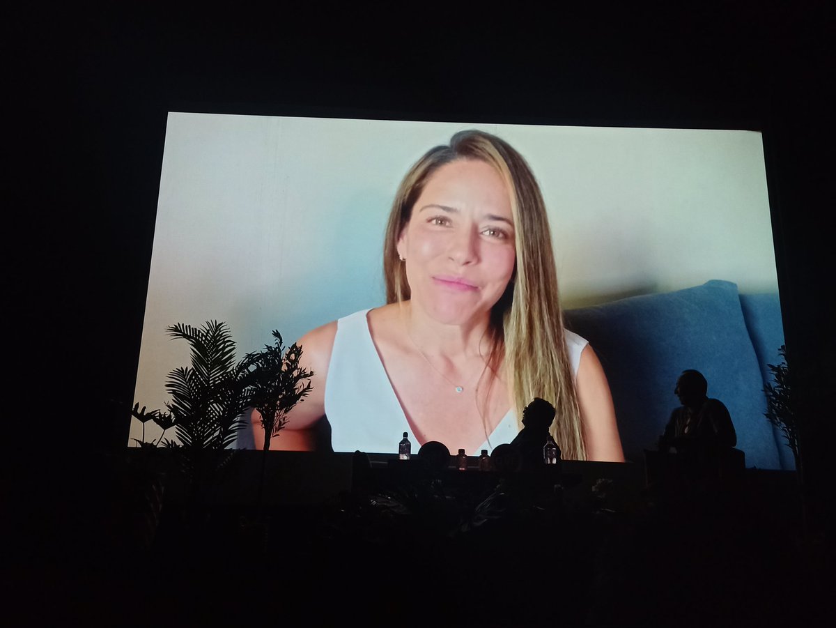CinePREMIERE's tweet image. Como parte de su homenaje en el @giffmx, Carlos Carrera ofreció una clase magistral, acompañado de Roberto Fiesco, donde hablaron sobre sus inicios y algunas de las dificultades que sigue atravesando en la industria del cine mexicano. 📽️💬
#GIFF2025 #MásCinePorFavor