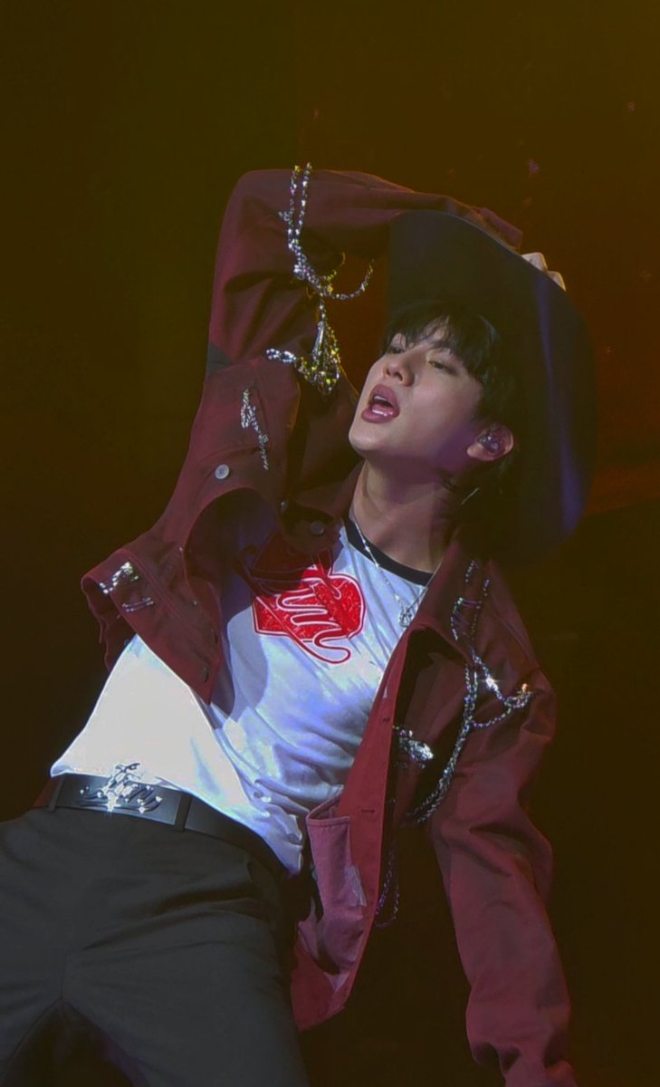 _rockstarjin's tweet image. OMG