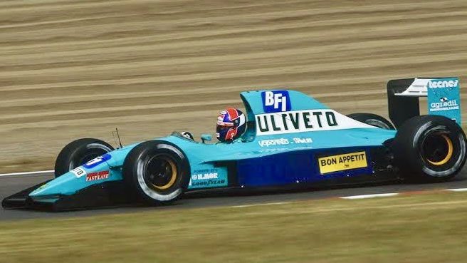 QuickNickRacing's tweet image. 1992年のマーチ、マジで毎戦スポンサー違う説。
“次はどんな企業が一瞬だけ貼られるのか”を楽しむマシン。