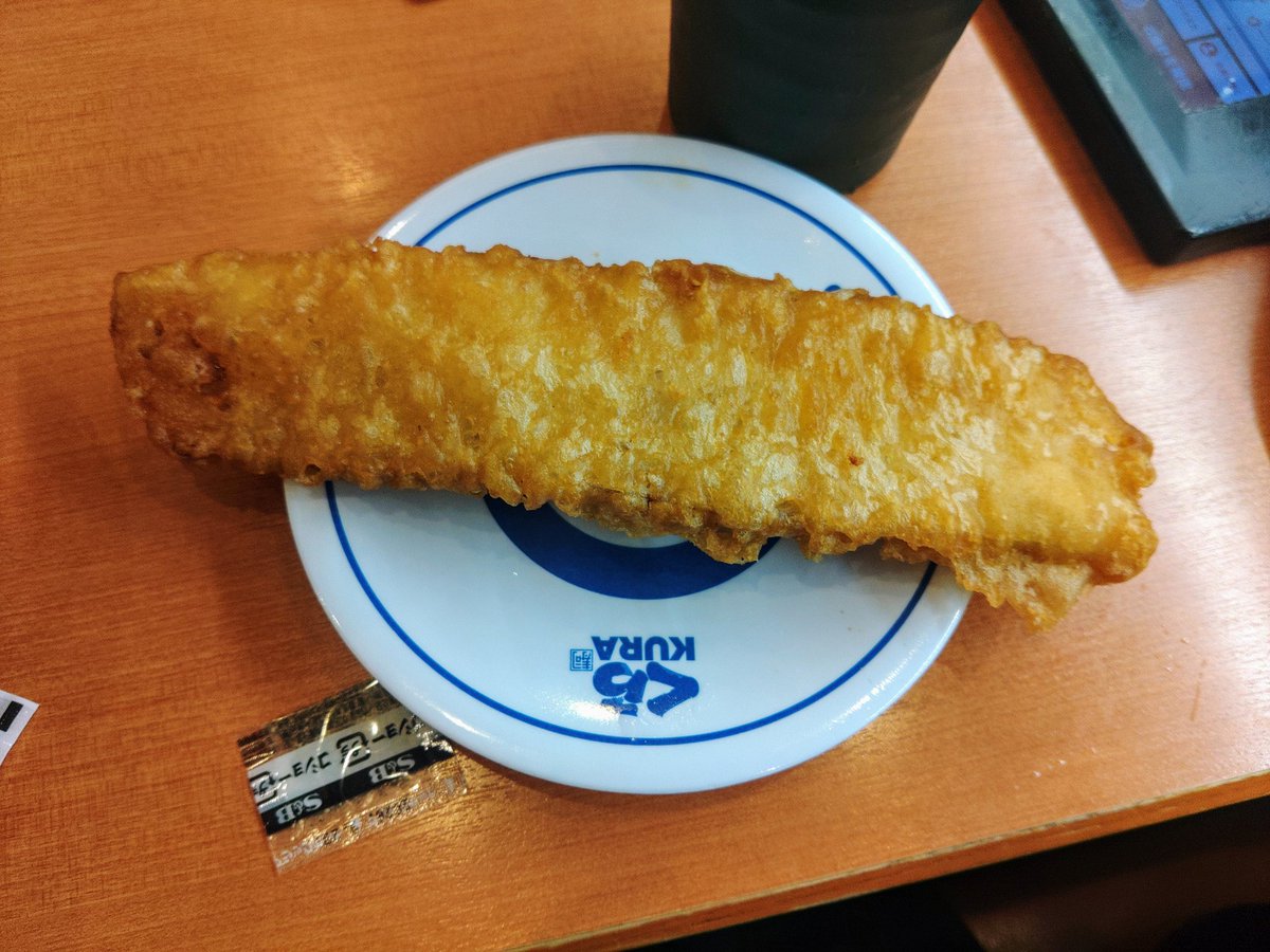 SUBASHIWORI's tweet image. 例のくら寿司のベーコン天寿司、ひっくり返したらちゃんとシャリがついてて逆に面白くなった。