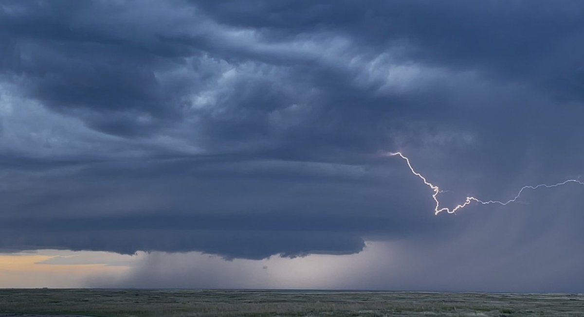 Epic shot of lightning and the mothership SW of Brooks this earlier this evening #abstorm