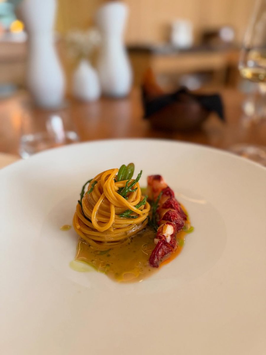 JeannieChoLee's tweet image. Fabulous meal at Trivet restaurant with a wonderful wine list that organizes the listing by the countries’ winemaking histories — for example, Georgia is listed under 6,000 BC and U.S. under 1,600 A.D. 😂!

#winelist #london #michelinstar #restaurant #champagne #wine #winetime