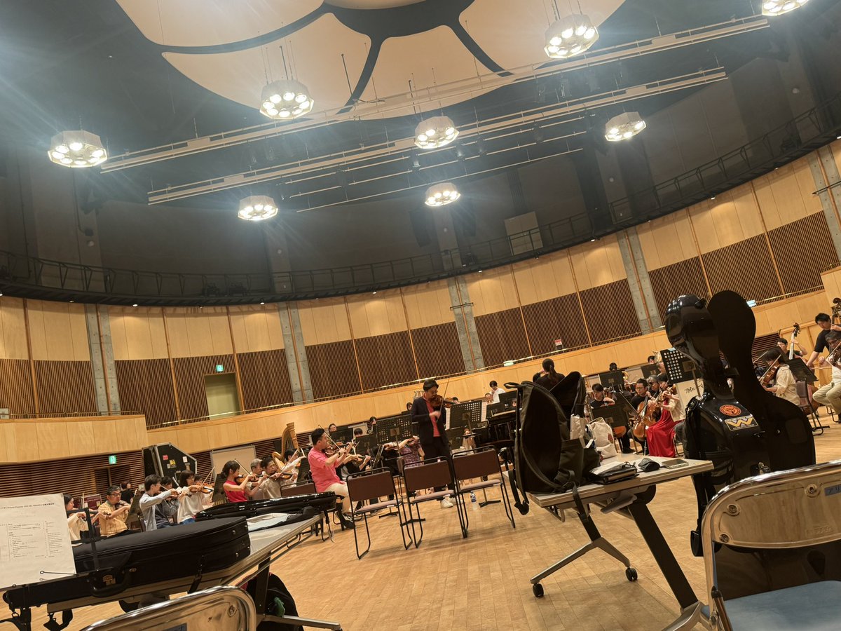 Derakie106's tweet image. @dosdelfiddles 
北海道入り！　
明日札幌交響楽団さんと三ツ橋マエストロと、コンサート！

doshin-playguide.jp/ticket/detail/…