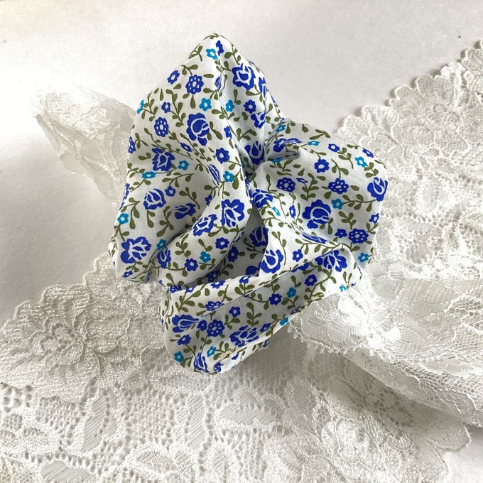michelmama2's tweet image. 🐾 Michel 🐾
青いばら柄のシュシュ*
涼しげな青い薔薇、素敵です♡
minne.com/items/43009319 #minne