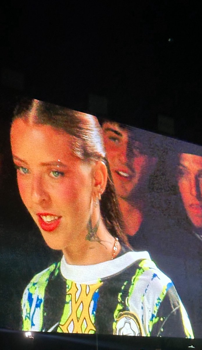 it's adri 🦂 tweet media