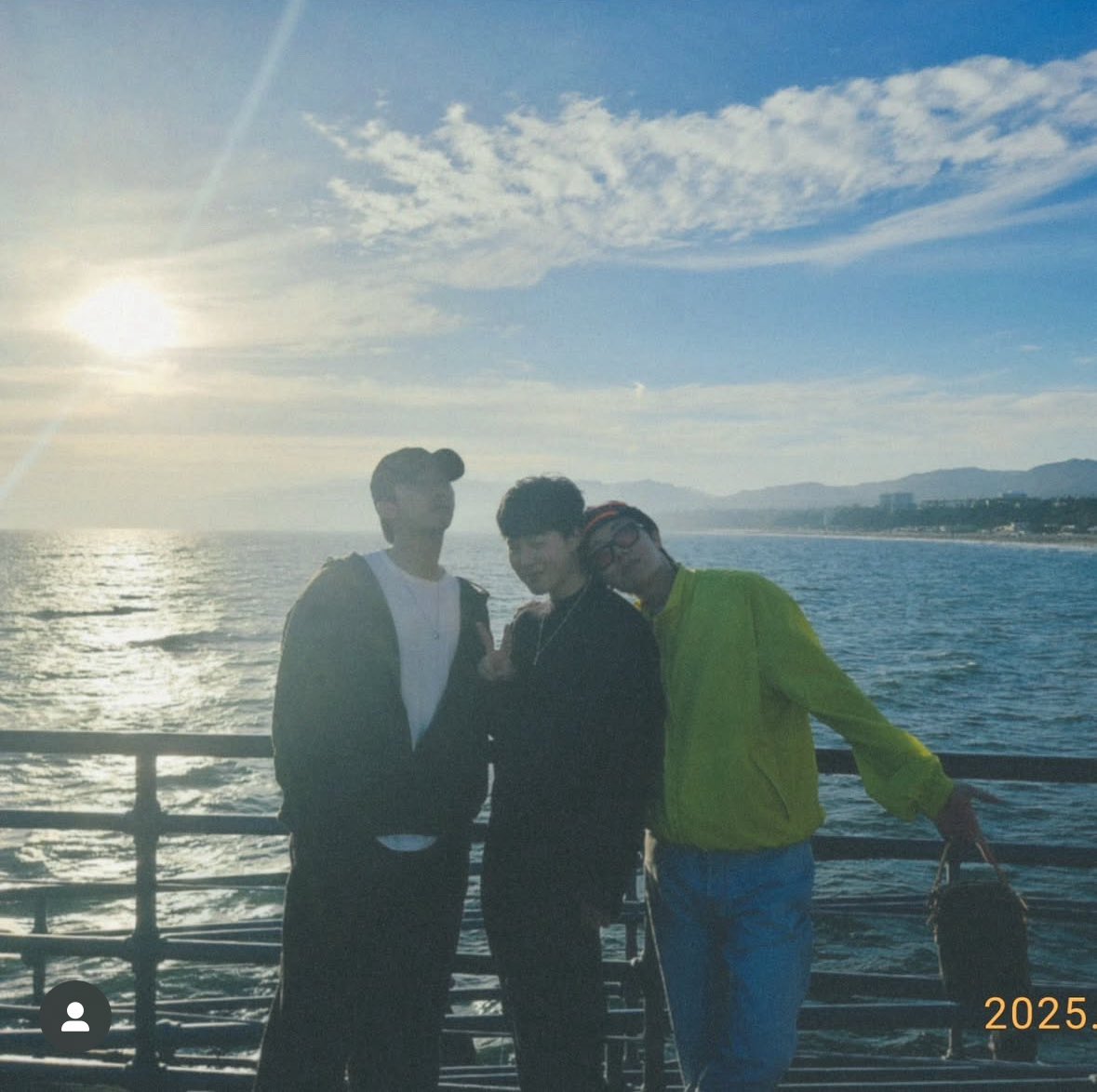 ndasuga_'s tweet image. Boleh join ga liburan nya ganteng