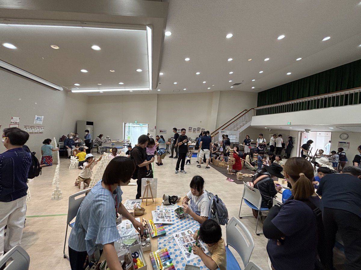 codanwalker's tweet image. みさと団地でオモチャイベント開催中。コンサートホールのような立派な集会所です。
さすがUR第二位のマンモス団地!うらやましい。