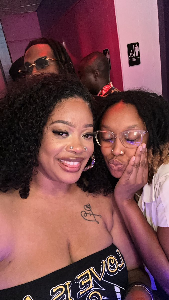 BigYellaBtch's tweet image. #framily