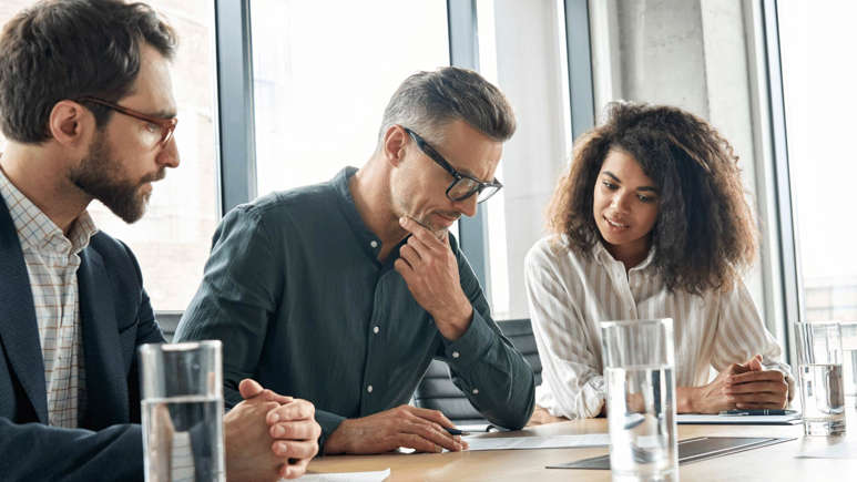 10 Signs You are Wealthy

1) You are confident in everything you do

2) You know how money operates. You know which stocks to invest in and you are experienced in both buy and hold, and day-trading.

No stock portfolio, at least in experience, no good.

Also do not invest in