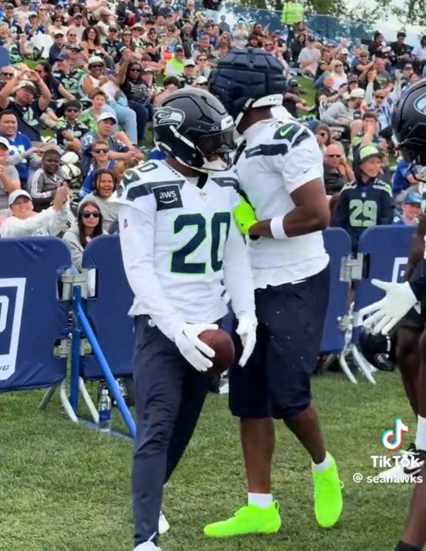 That’s not a Defensive End next to Julian Love that’s Nick Emmanwori
