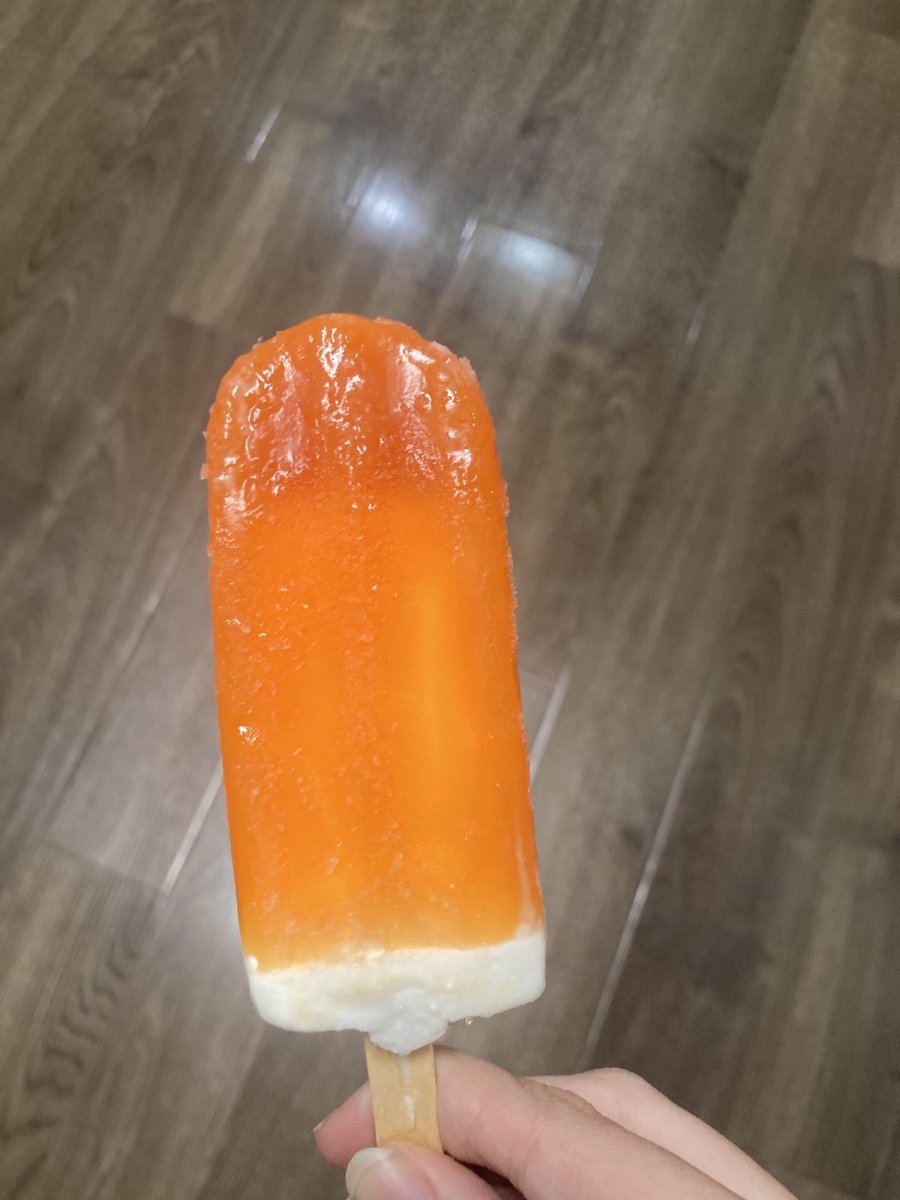BHQueenSplat's tweet image. everyone shut up i got ice cream