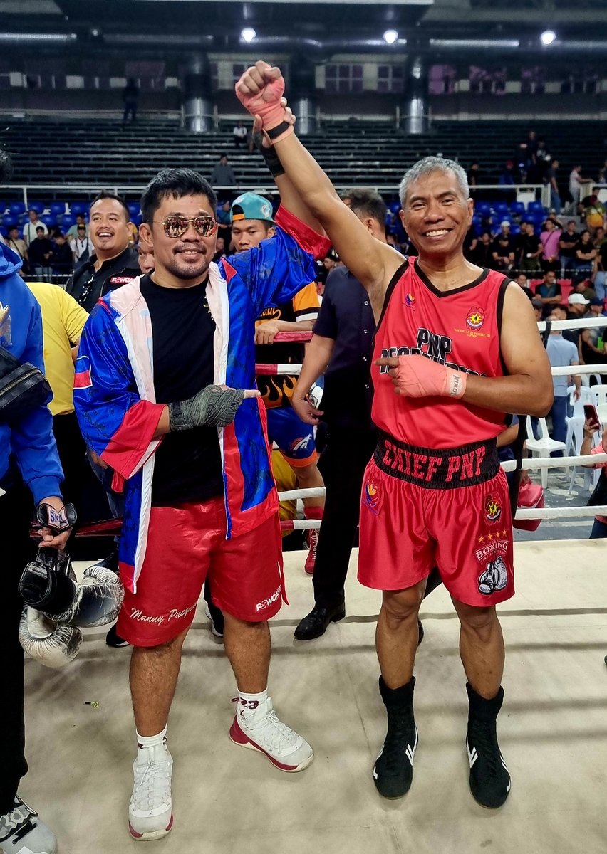 POWCASTSPORTS's tweet image. Manny Pacquiao lookalike Mario Sismundo supports General Torre!
Next na kalaban? #Boxing 😁