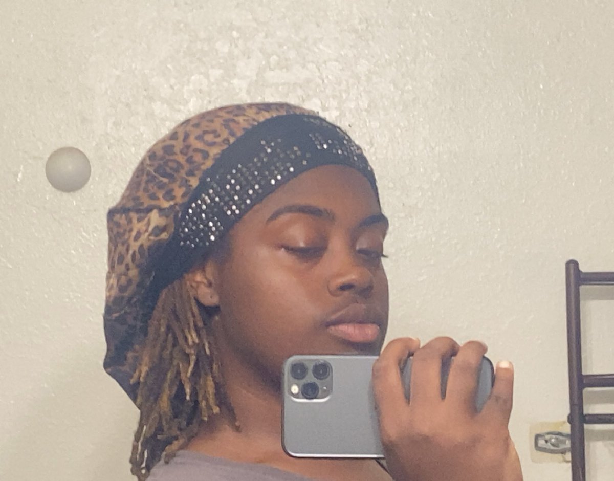 nylabillz's tweet image. high late night media 🌙

my locs kinda getting lengthyyyyyyyy