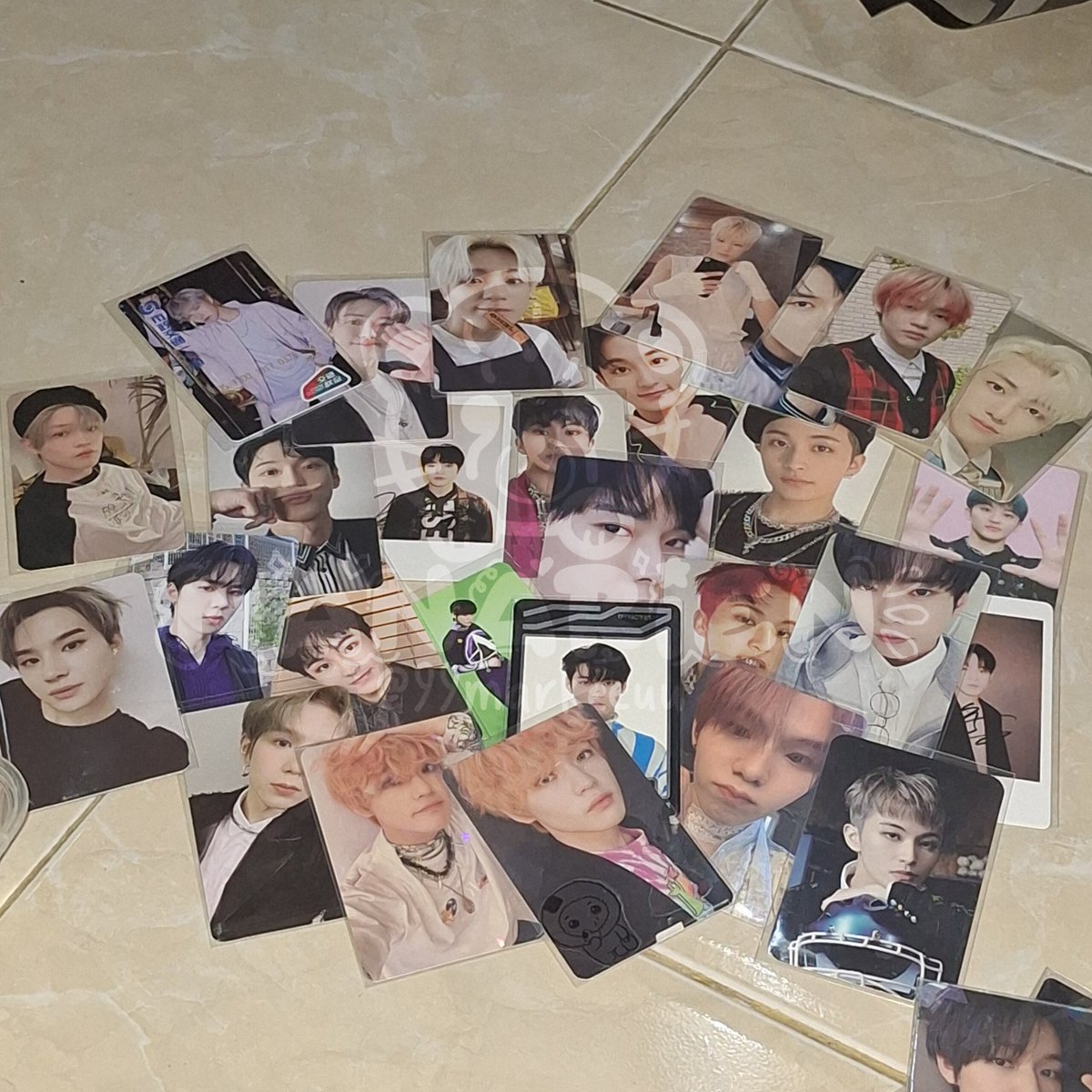 99markeeuu's tweet photo. halo semua!! aku ada rencana buat lepas semua pc ini, kalo ku kasih di harga 5k/pc kira-kira ada yg minat gak ya? https://t.co/kJ9volx2ja