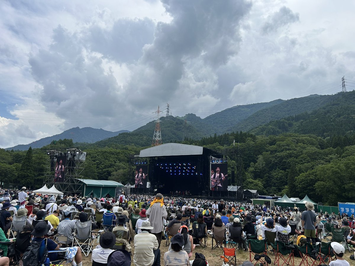 tohyamagrunge's tweet image. 昨日はグリーンステージで達郎さんがさよなら夏の日を歌って、今は森山直太朗が夏の終わり〜って完全に夏を終わらせにかかっている #フジロック