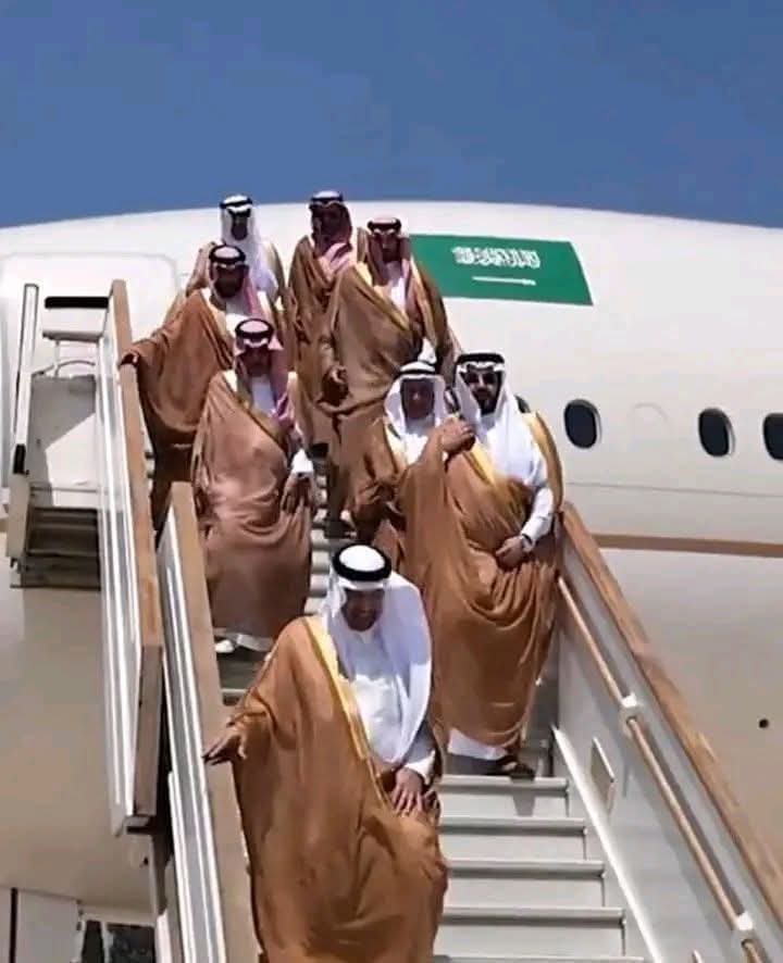 غادر أهل العمائم 🇮🇷✖️
فنزل أهل العزائم 🇸🇦💪💪

#سوريا_الحبيبة🇸🇾
#بنو_أمية 
#قوية_منك_يا_بشاير