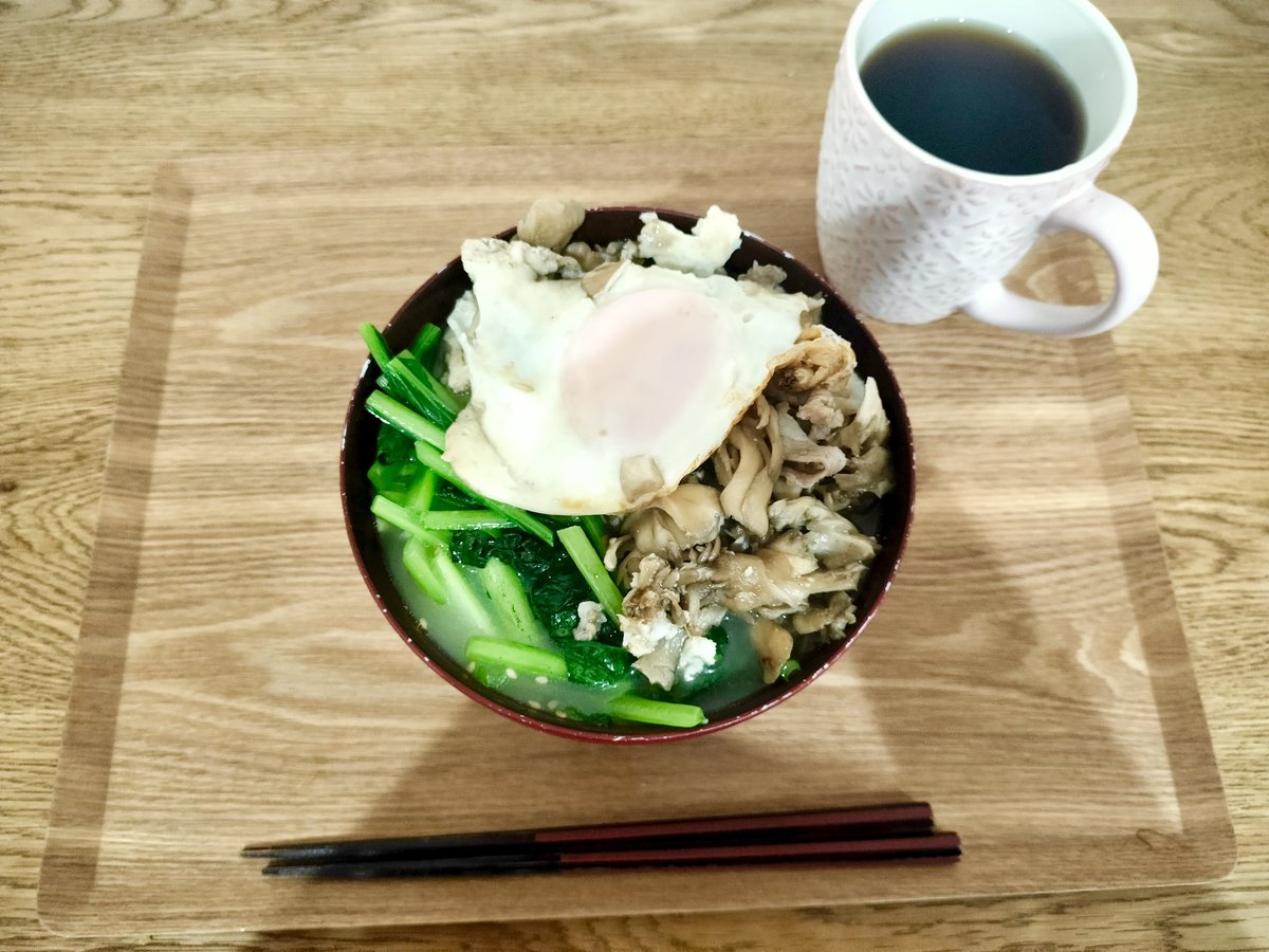 mono7057's tweet image. 最後のうまかっちゃんを食べた。また友人にﾕﾒｼｮ送りつけてうまかっちゃんカツアゲしようかな……