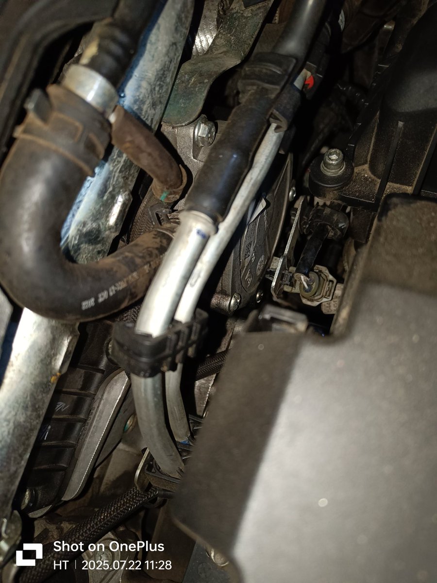 HharshT's tweet photo. @TataMotors 

See the difference , tata progressive service center only doing clean and told me the function is ok is it valid ?

Every time I face this problem even single problem not been solved easily from progressive ahmedabad service center makarba https://t.co/L649KTDrl1