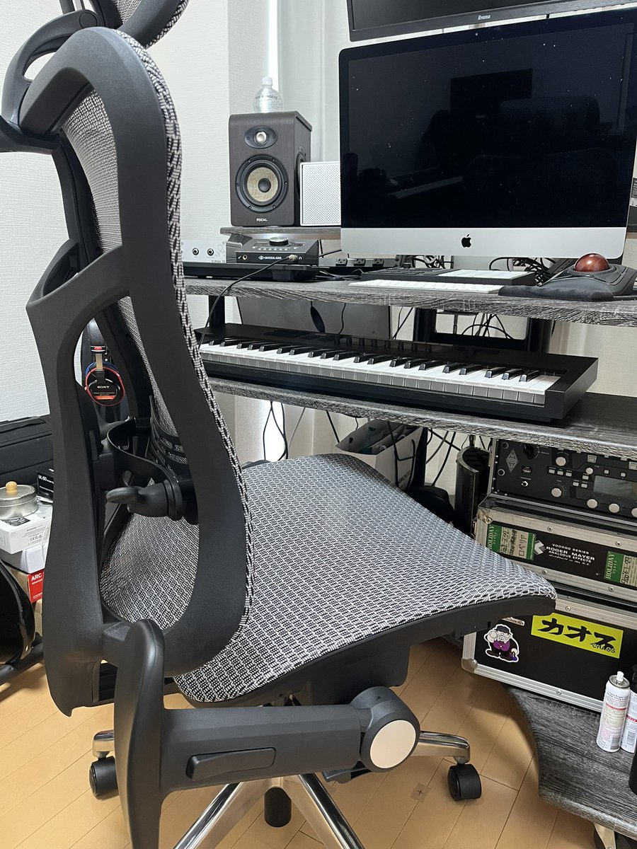 ryosuke_3710's tweet image. my new gear…
WaveboneのスタジオチェアViking!
限定グレーカラー!
やっぱり竿隊としては、アームレストが折り畳めるのが僕の中では必須なのでピッタリのチェアです!
デスクとの相性も抜群!
SMITHSさんが日本入荷して最速で届けてくれました〜!
いつも迅速で丁寧な対応ありがとうございます👏✨