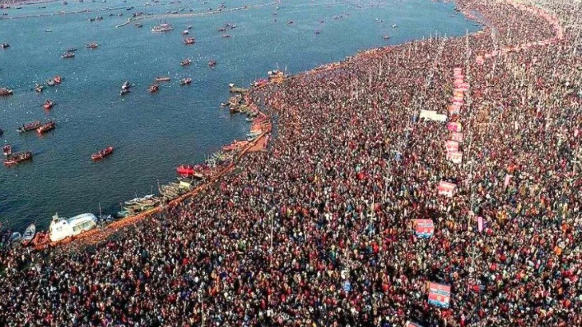 ChrisConte79's tweet image. Insane turnout for the fireworks tonight. #EnglishBay #Vancouver 🎆