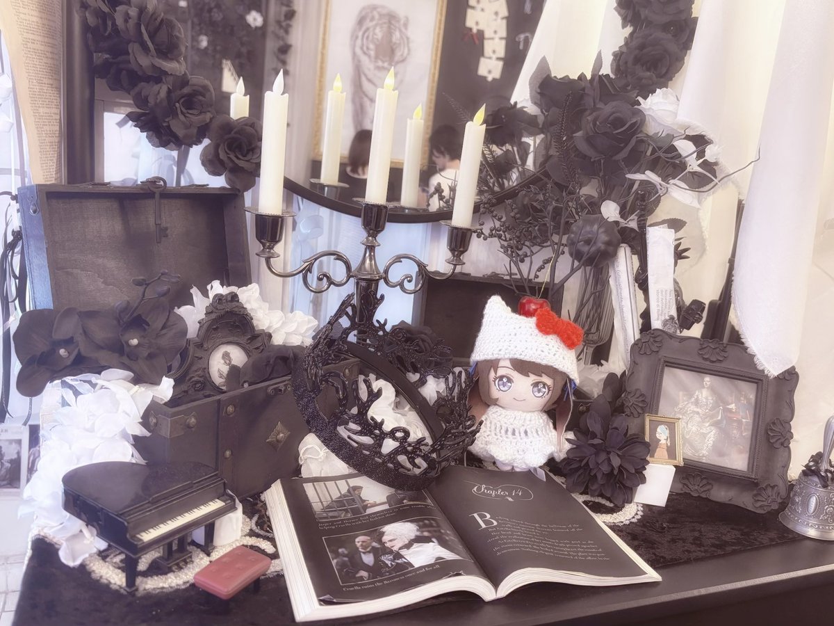 chmodax's tweet image. 昨日のカフェ写真、これも追加で載せとく❕
キティちゃん帽とフリフリお洋服、初心者ながらかぎ針で頑張って編んだので愛着マシマシ